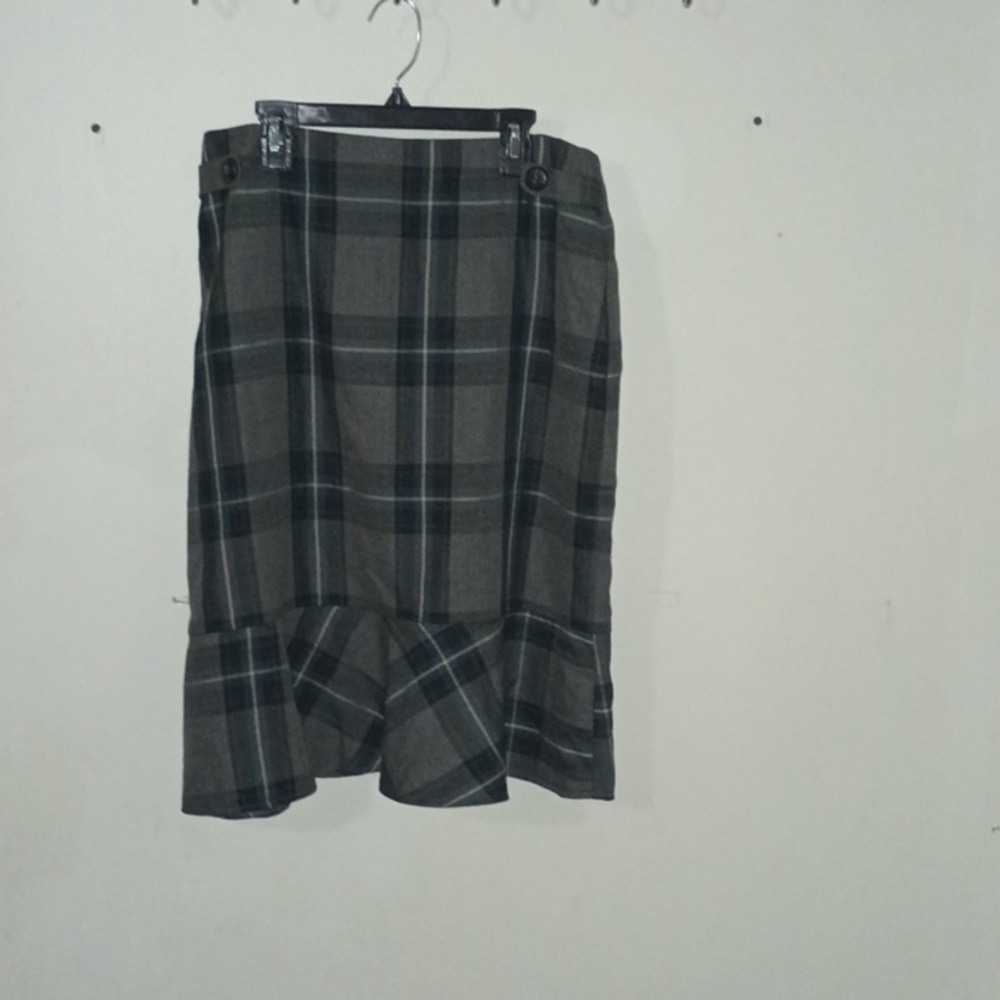 Elegant Plaid Pencil Skirt with Ruffle Hem
